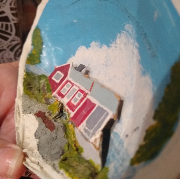 Hand painted, beach scene diorama, inside sea shell - Picture 5 of 9